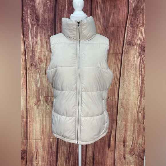 Old navy very light nude pink puffer Vest Women’s size M - Picture 3 of 16
